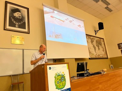 Click to zoom the picture.